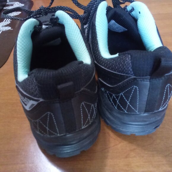 Like New Saucony Excursion Black Womens Sneakers 12 Wide - Picture 8 of 11